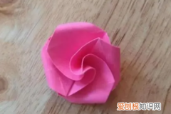 怎样叠一朵漂亮的花教程，漂亮的花花折纸方法详细步骤图解