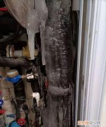 天气冷水管爆裂什么原因，发动机冷却液管道爆裂什么原因