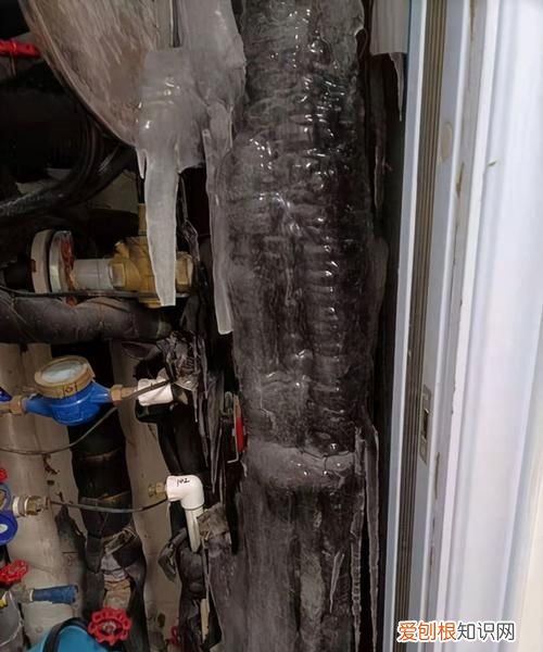 天气冷水管爆裂什么原因，发动机冷却液管道爆裂什么原因