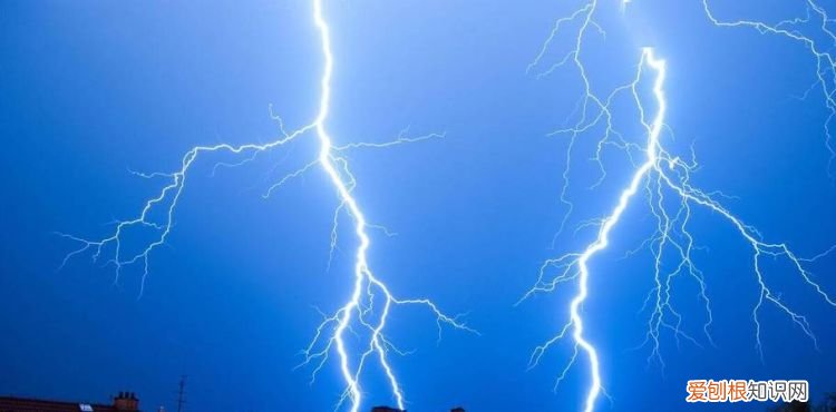 为什么会打雷，为什么地球即会打雷也会下雨，雷和雨是从哪里变出来的，是大气层吗？