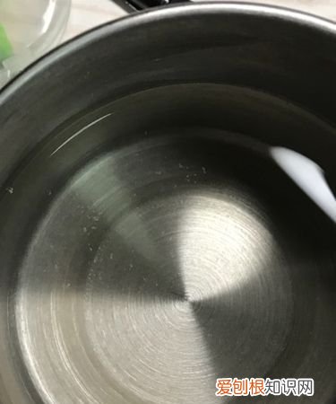 水烧开后有白色漂浮物能喝吗