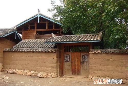 如何粉刷土墙房屋