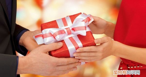 送礼给领导拒收后怎么办，给领导送礼的技巧及说话技巧