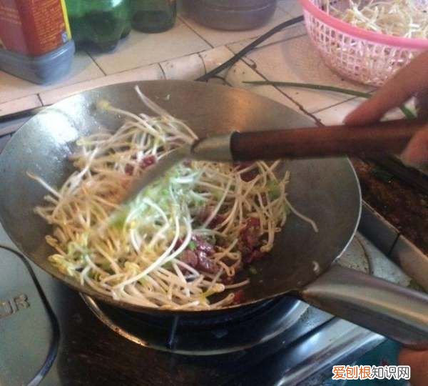 黄豆芽炒牛肉丝的做法，豆芽炒牛肉丝的家常做法窍门