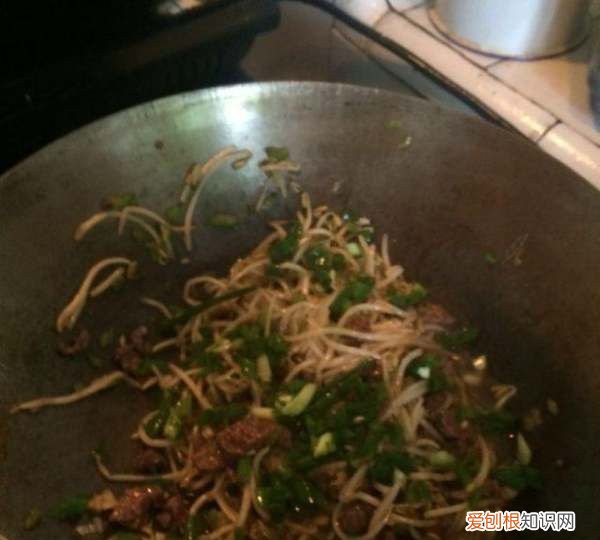 黄豆芽炒牛肉丝的做法，豆芽炒牛肉丝的家常做法窍门