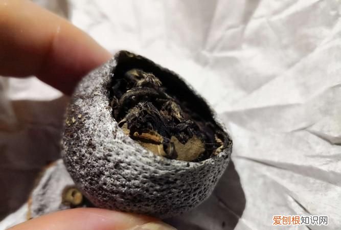 想买茶送人不知道买什么茶好，小青柑外面一层白色是发霉了吗