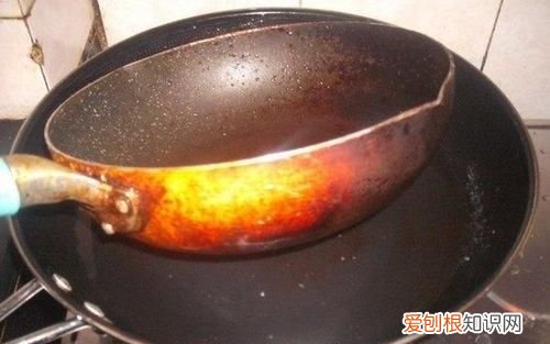 锅底污垢怎么快速去除,油锅底的污垢很厚怎么去除