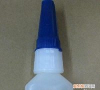 油性胶粘手上怎么办，被油性胶粘住手了怎么办