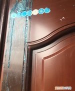 门上薄膜太久了怎么撕