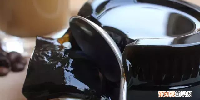 正宗龟苓膏是拿什么做的，正宗龟苓膏是什么做的