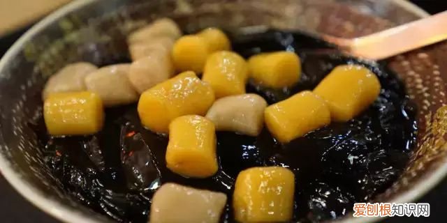 正宗龟苓膏是拿什么做的，正宗龟苓膏是什么做的