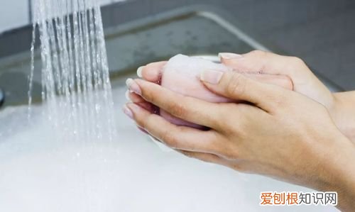 肥皂水清洗伤口步骤