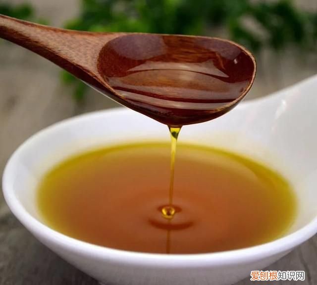 菜籽油怎样脱黑处理，自家榨的菜籽油颜色怎么是黑色的