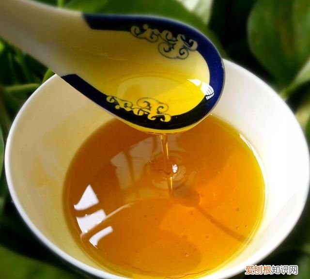 菜籽油怎样脱黑处理，自家榨的菜籽油颜色怎么是黑色的