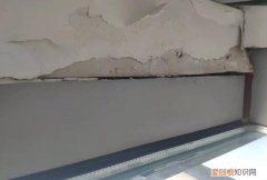 下雨窗户缝进水怎么处理，下大雨阳台窗户缝隙进水怎么解决