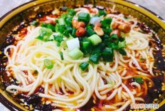 一碗酸辣粉的热量等于7碗米饭?热量实测图