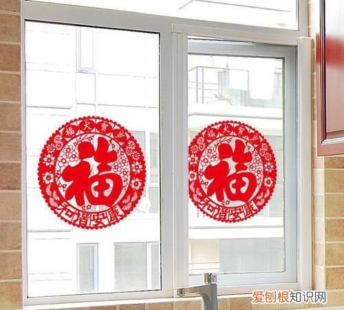 透明窗花怎么贴玻璃上,窗花用什么贴在玻璃上面