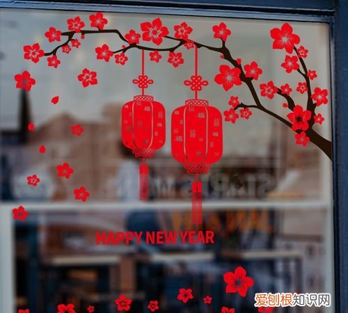 透明窗花怎么贴玻璃上,窗花用什么贴在玻璃上面