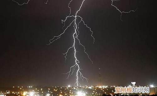 哪些东西最容易遭雷击,我的静电很强夏天有闪电时是否容易遭雷击