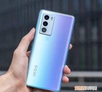 iqooneo5官方标配送什么