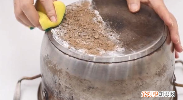 不锈钢怎样清洗干净，不锈钢怎么清洁不掉色