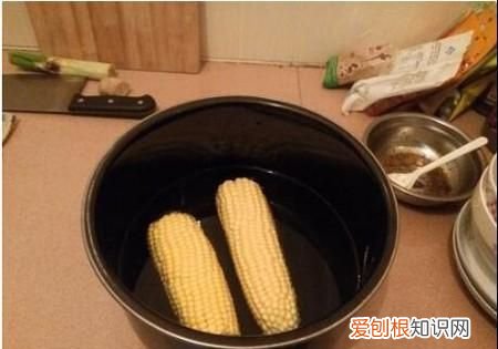 玉米高压锅煮多久，高压锅煮粘玉米多久熟