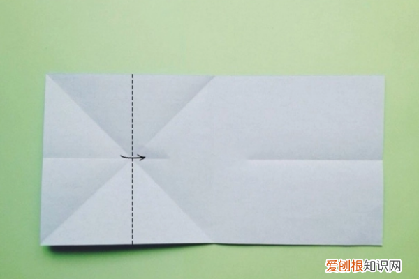 如何制作三角插孔雀，用三角插做孔雀要用多少张纸呢