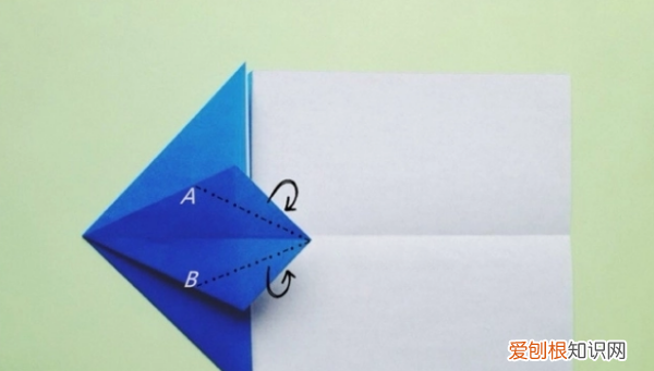 如何制作三角插孔雀，用三角插做孔雀要用多少张纸呢