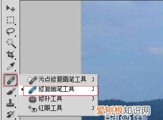 ps如何去除水印不伤背景，ps如何快速去掉人物身上的水印
