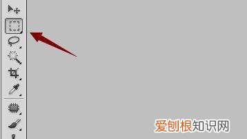 ps如何去除水印不伤背景，ps如何快速去掉人物身上的水印