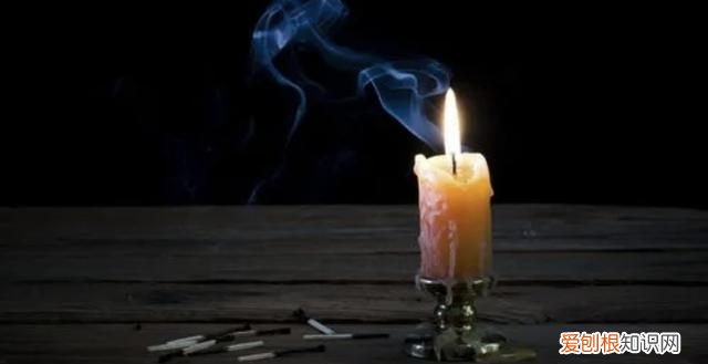 蜡烛是什么颜色的，蜡烛的光是什么颜色的红的还是黄的