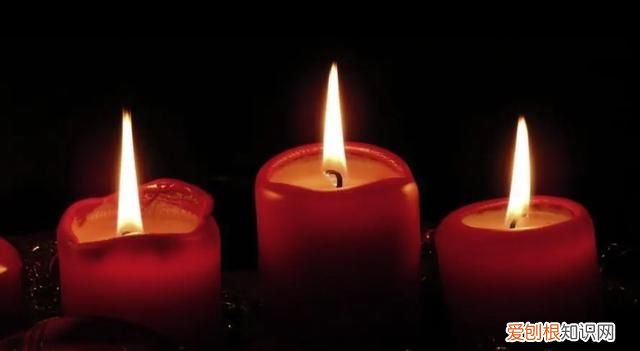 蜡烛是什么颜色的，蜡烛的光是什么颜色的红的还是黄的