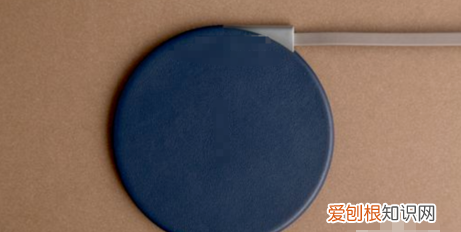 苹果8无线充电怎么用，苹果8plus用无线充电器对电池好吗