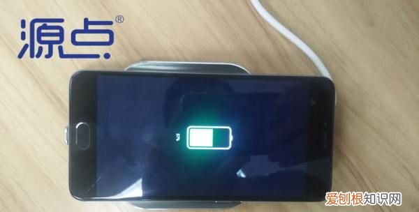 苹果8无线充电怎么用，苹果8plus用无线充电器对电池好吗