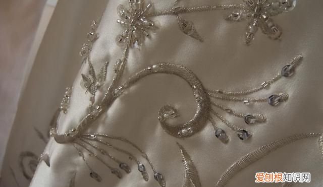 绫罗绸缎这四个字对吗 绫罗绸缎怎么区别