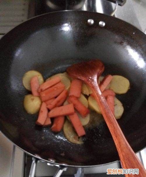 火腿炒土豆怎么做，土豆炒火腿的家常做法大全