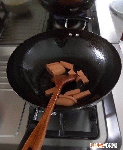 火腿炒土豆怎么做，土豆炒火腿的家常做法大全