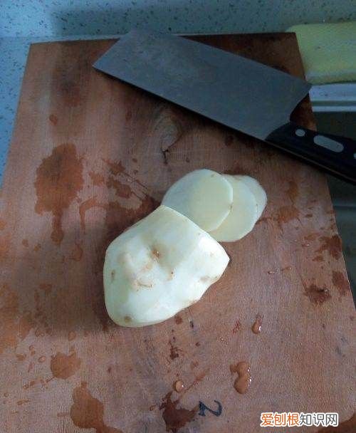 火腿炒土豆怎么做，土豆炒火腿的家常做法大全