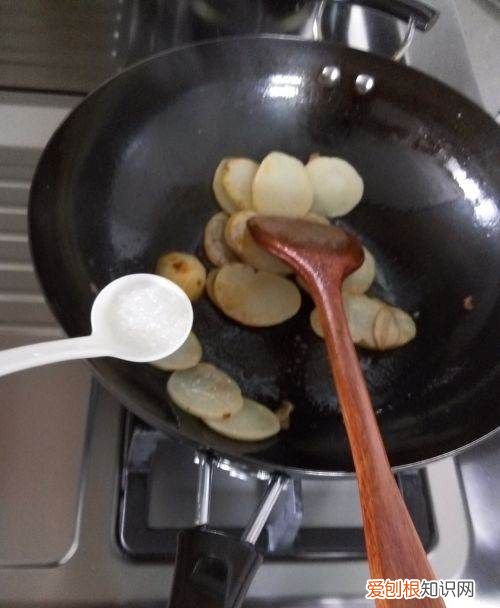 火腿炒土豆怎么做，土豆炒火腿的家常做法大全
