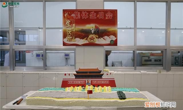 左手牵你右手敬礼不负祖国不负你什么意思