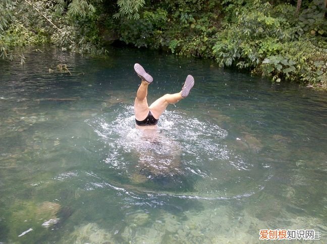 梦见自己游泳是什么预兆？ 梦见自己游泳