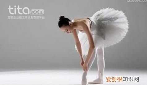 牢骚太盛防肠断风物长宜放眼量,风物放眼量牢骚过盛易断肠