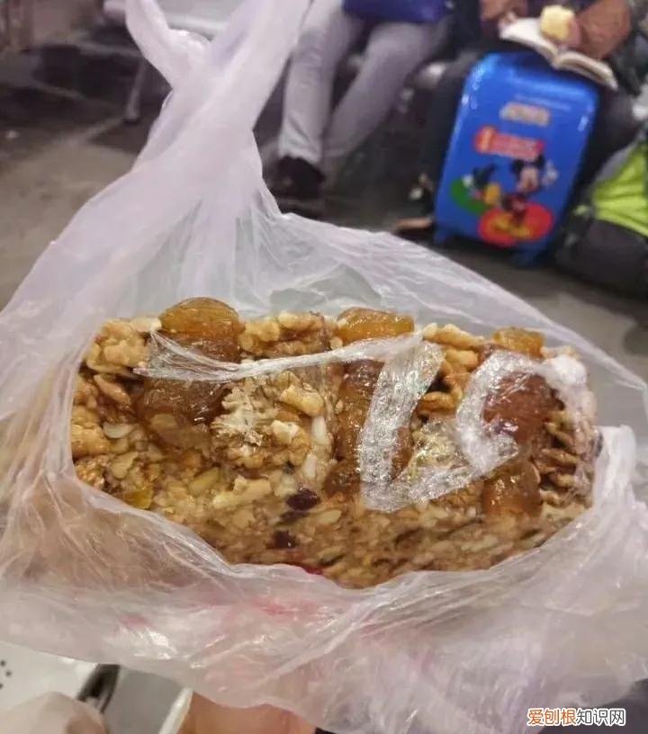 切糕再现“江湖”，男子要一斤切糕来了四斤