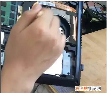 笔记本电脑清灰教程 如何清理笔记本灰尘