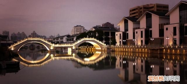 谢公离别处,风景每生愁的意思是