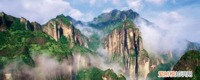 谢公离别处,风景每生愁的意思是