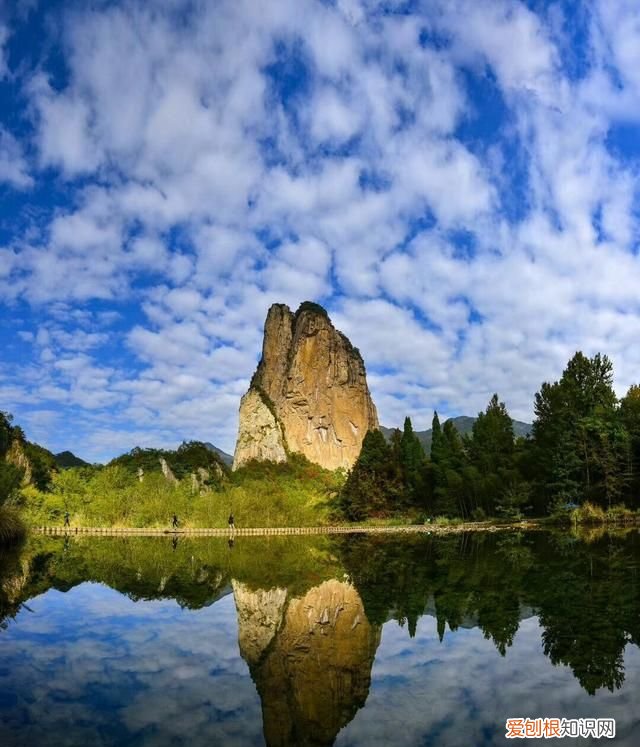 谢公离别处,风景每生愁的意思是