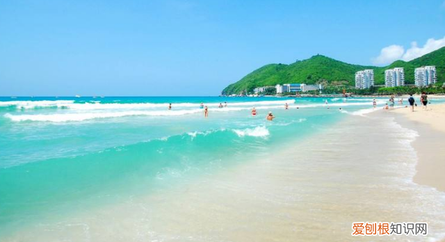 全球十大浪漫婚纱照圣地，爱琴海是一个非常美丽的蓝色系海洋，对年轻的情侣来说是浪漫情调旅程的象征