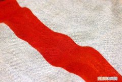 红油漆用什么能洗掉，黑裤子上弄到了红色油漆用什么方法可以去除