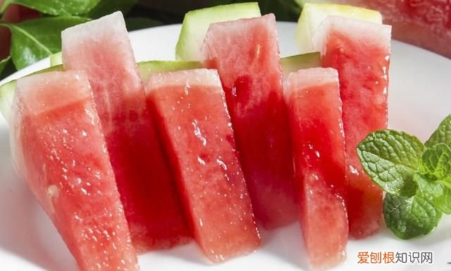 夏天买西瓜买什么样的西瓜才好吃